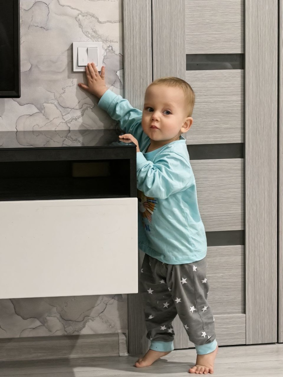 Фото просто для иллюстрации маленького страдальца, удивлятора врачей. У меня дефицит актуальных фотографий.