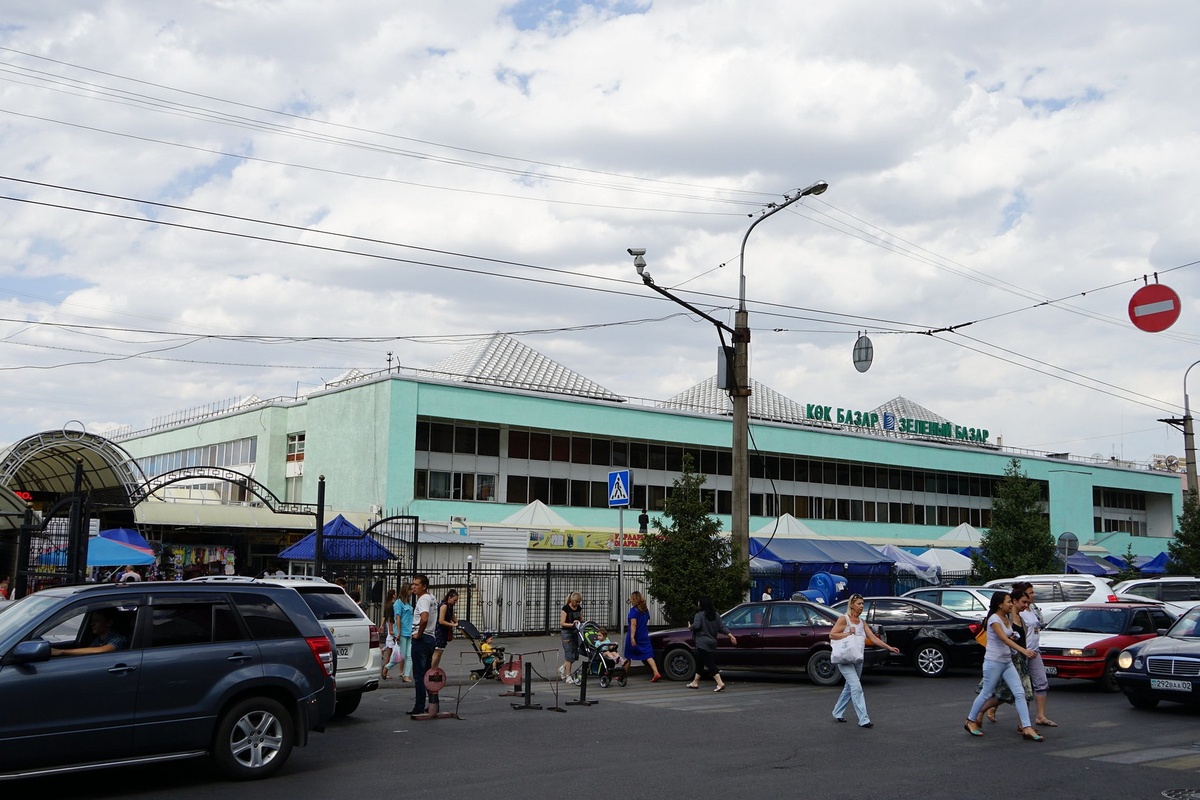 Зеленый базар (также известный как Кок-Базар, от казахского Көк базар) — это один из старейших, самых известных и колоритных рынков в городе Алматы, Казахстан