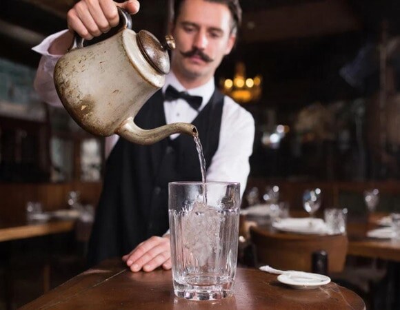 Не "инфьюз", а конфуз: как отстоять свои права, если ресторан "впаривает" кипяток за бешеные деньги — стратегия от адвоката