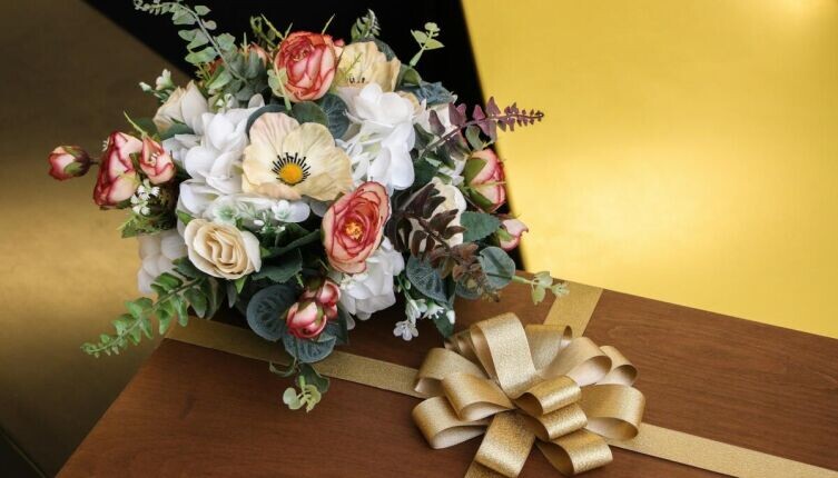    Правила флористики. Что такое протокольная композиция и как ее выбрать? Фото: Arjun Lama on Unsplash