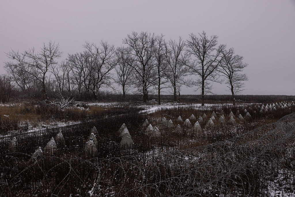 Изюм в Харьковской области готовят к боям с ВС РФ. Фото от 10 декабря 2025 года. Diego Fedele/Getty Images