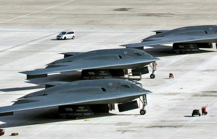 Главное внешнее отличие - немного другая форма и меньшие размеры