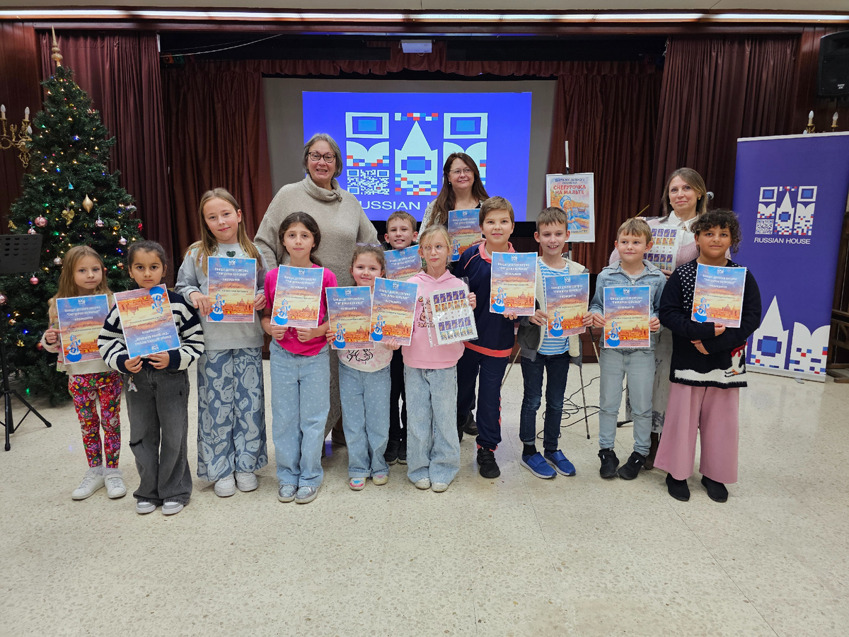 С финалистами конкурса "Снегурочка на Мальте"