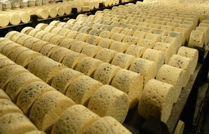 Английский сыр служит хорошим питанием для солдат.