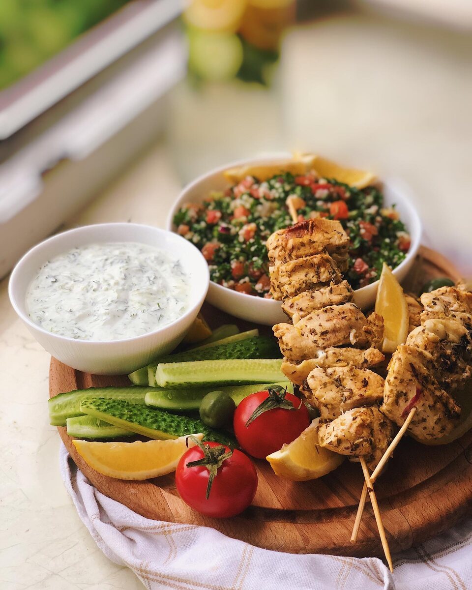 Аромат Греции на вашей кухне: Нежнейшие сувлаки из курицы