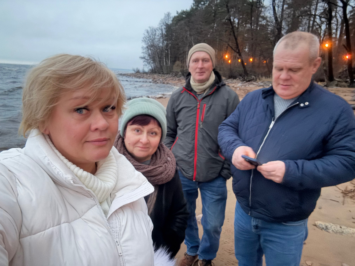 А вот и наша компашка.