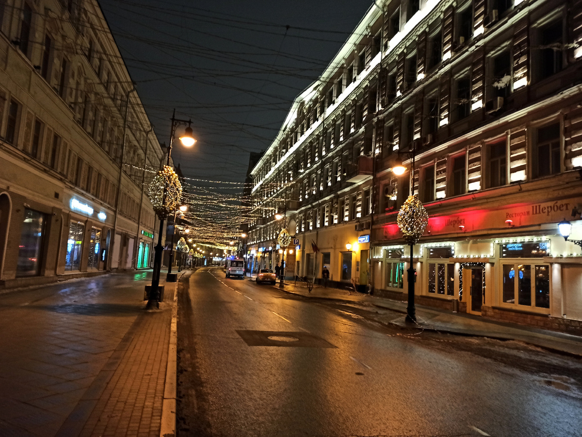 Столица ранним утром.