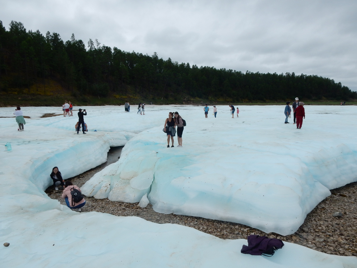 Ледник — популярное место у туристов.
