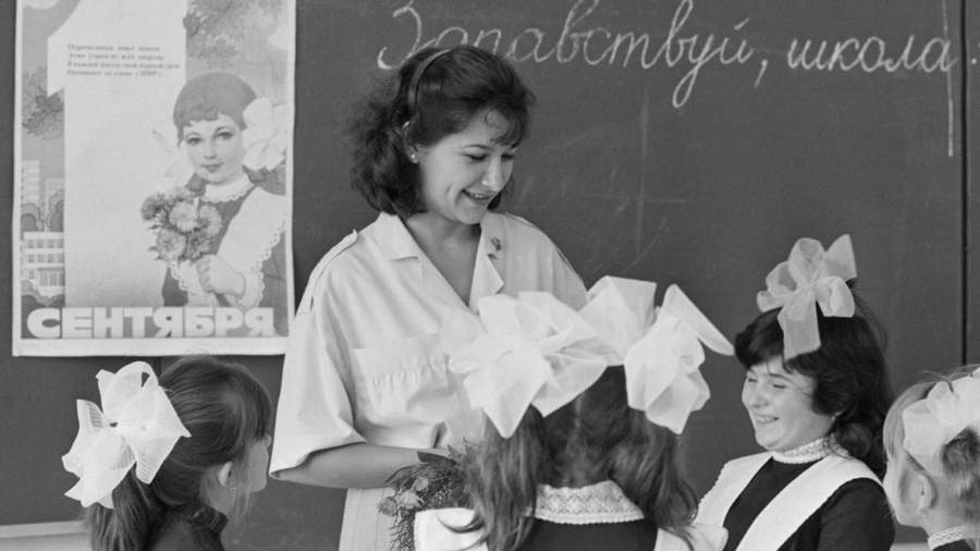 Как работали учителя в 70-х: про зарплаты, быт и нагрузки, о которых молчали