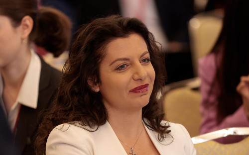 «Дорогие мои, а что важнее»: быть сильной для всех или просто выжить для своих? Симоньян.