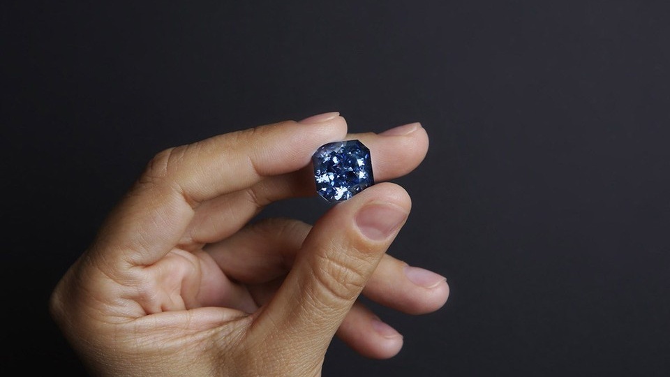 Бриллиант из пробирки: в России вырастили уникальный синий алмаз - его сравнивают с самым дорогим в мире драгоценным камнем