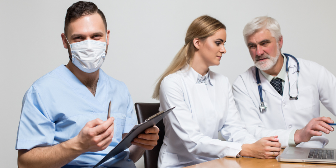 Врачи молчат, потому что боятся. Какие три вопроса нужно задать в поликлинике, чтобы получить реальное лечение, а не отписку