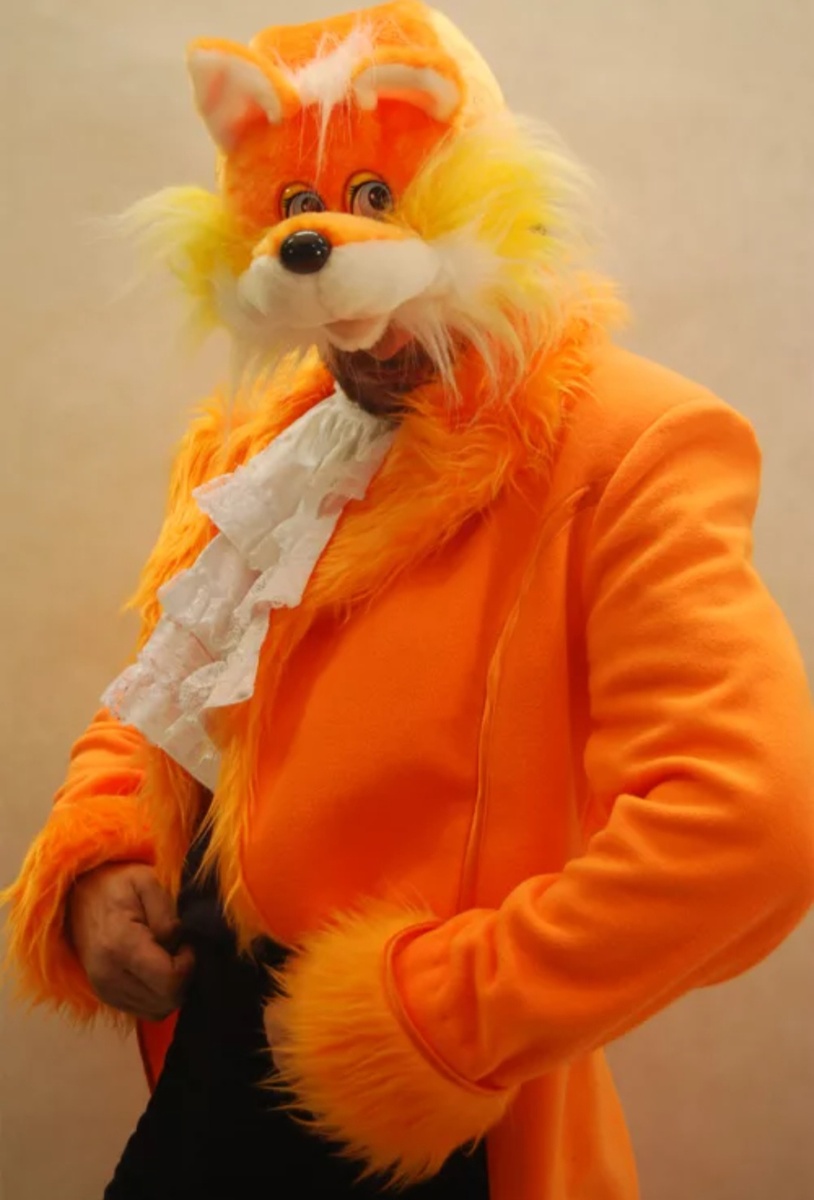 А вот так в этом костюме выглядел я