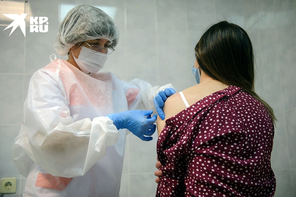    Прививка защищает прежде всего от тяжелого течения болезни Алексей БУЛАТОВ