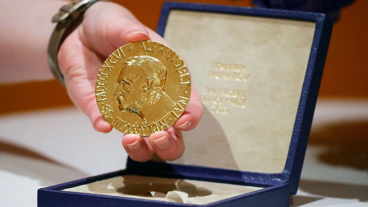 Вокруг Нобелевской премии мира, вероятно, разгорается больше всего скандалов. Комитет часто критикуют за выбор лауреатов. Фото: JASON SZENES, EPA/ТАСС