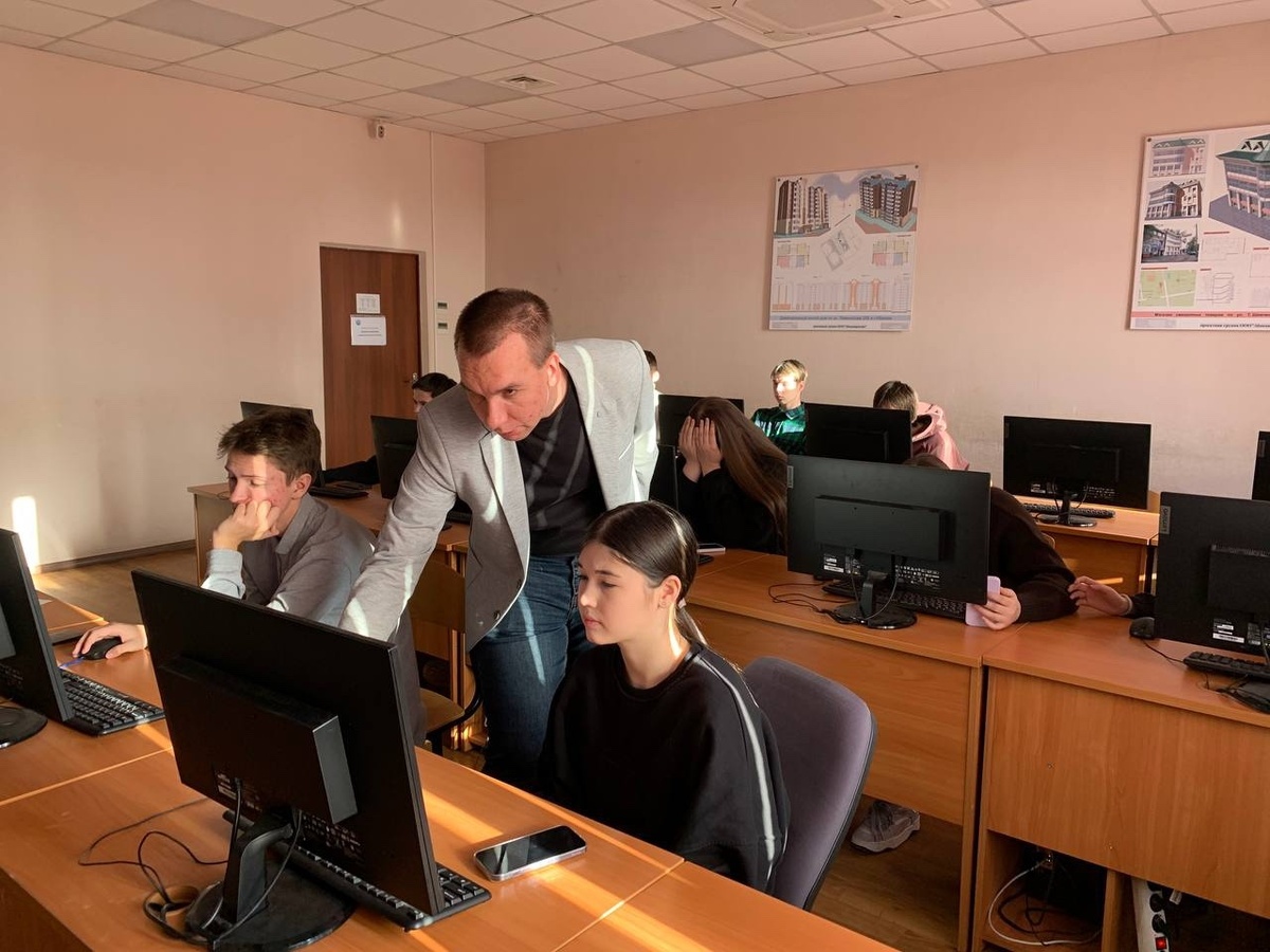 Старые технологии однажды устареют раз и навсегда, и никто не вспомнит уже, почему мы когда-то пользовались грампластинками или компакт-дисками. «Летящее сейчас» очень быстро станет «уже отлетевшим вчера», а потом – историей. Наш курс – грань между сегодня и завтра. Ведь, изучая и осваивая технологии будущего, мы готовим себя к тому, что станет трендом настоящего уже через какойто год или даже полгода. Быть на шаг впереди – значит, всегда быть востребованным, осведомленным и готовым к любым вызовам времени.