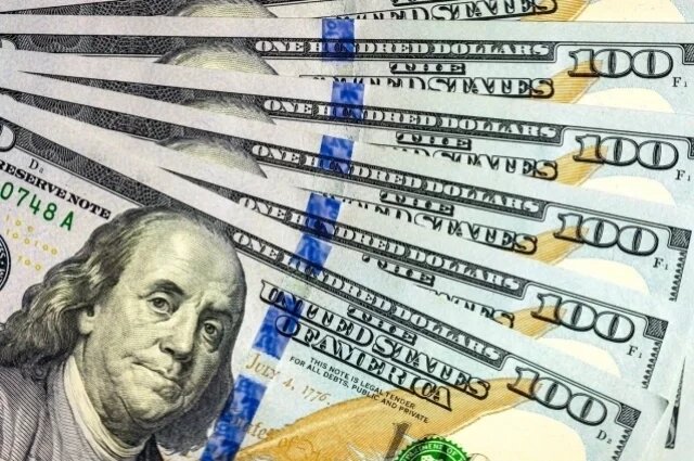    Сколько стоят доллар, евро и юань в среду, 10 декабря?