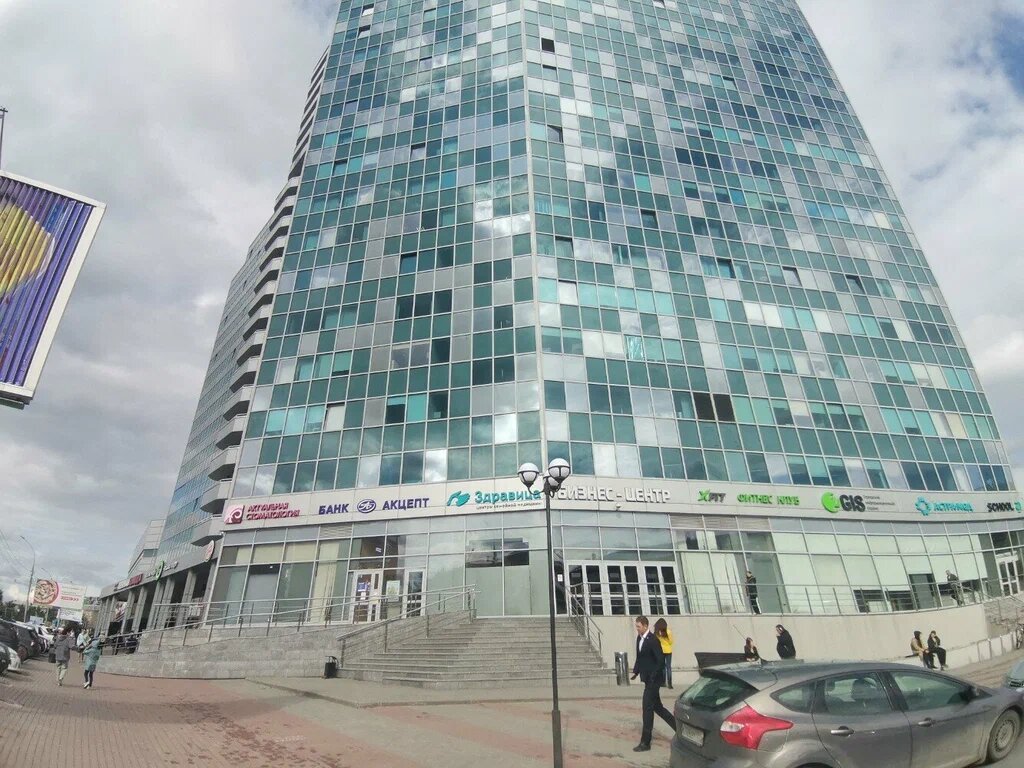 Бизнес-центр "Сант-сити" возле пл. Маркса, где находится X-fit