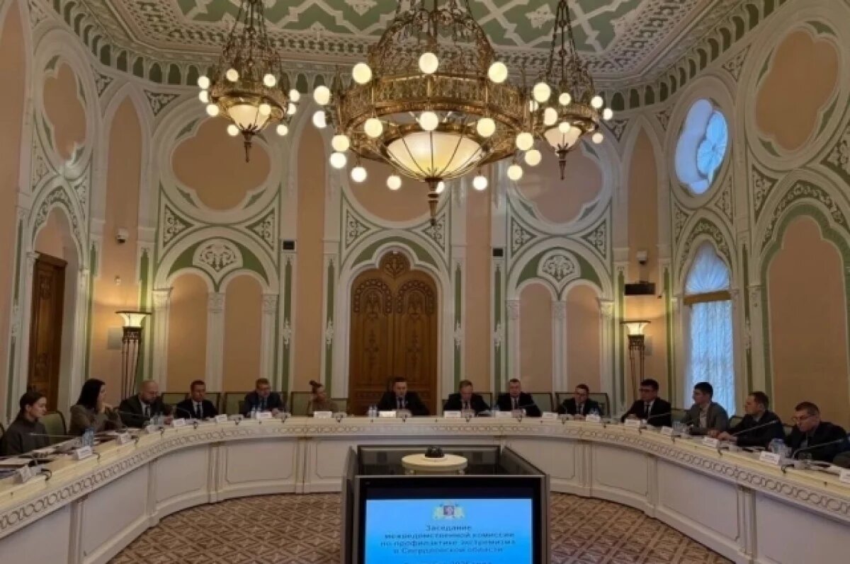    Меры по предотвращению незаконной миграции обсудили свердловские власти