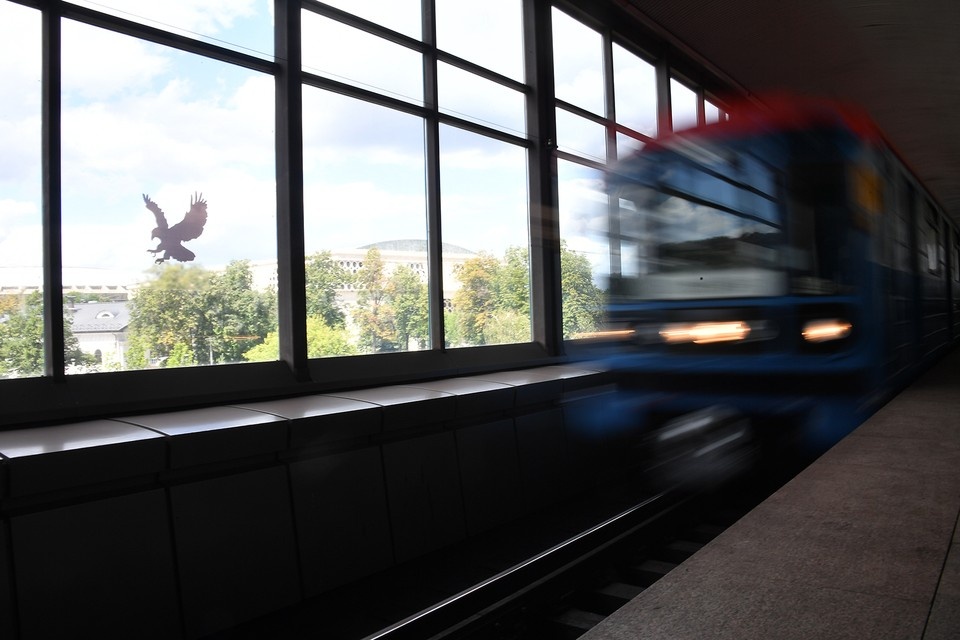    Со станции «Воробьевы горы» открывается красивый вид на Москву-реку и парк. Иван МАКЕЕВ