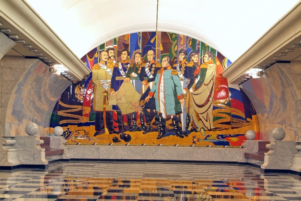    Станция «Парк Победы» украшена мозаичными панно Зураба Церетели, которые отображают баталии Отечественной войны 1812 года и Великой Отечественной. Фото: Константин КОКОШКИН/Global Look Press