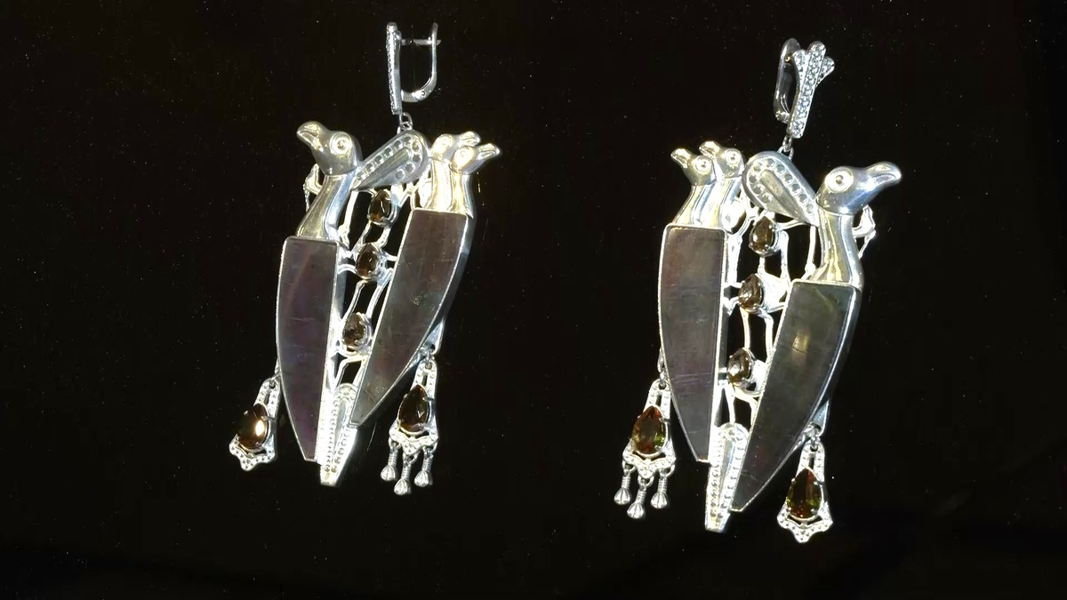    Коллекцию ювелирных украшений создали к юбилею Югры