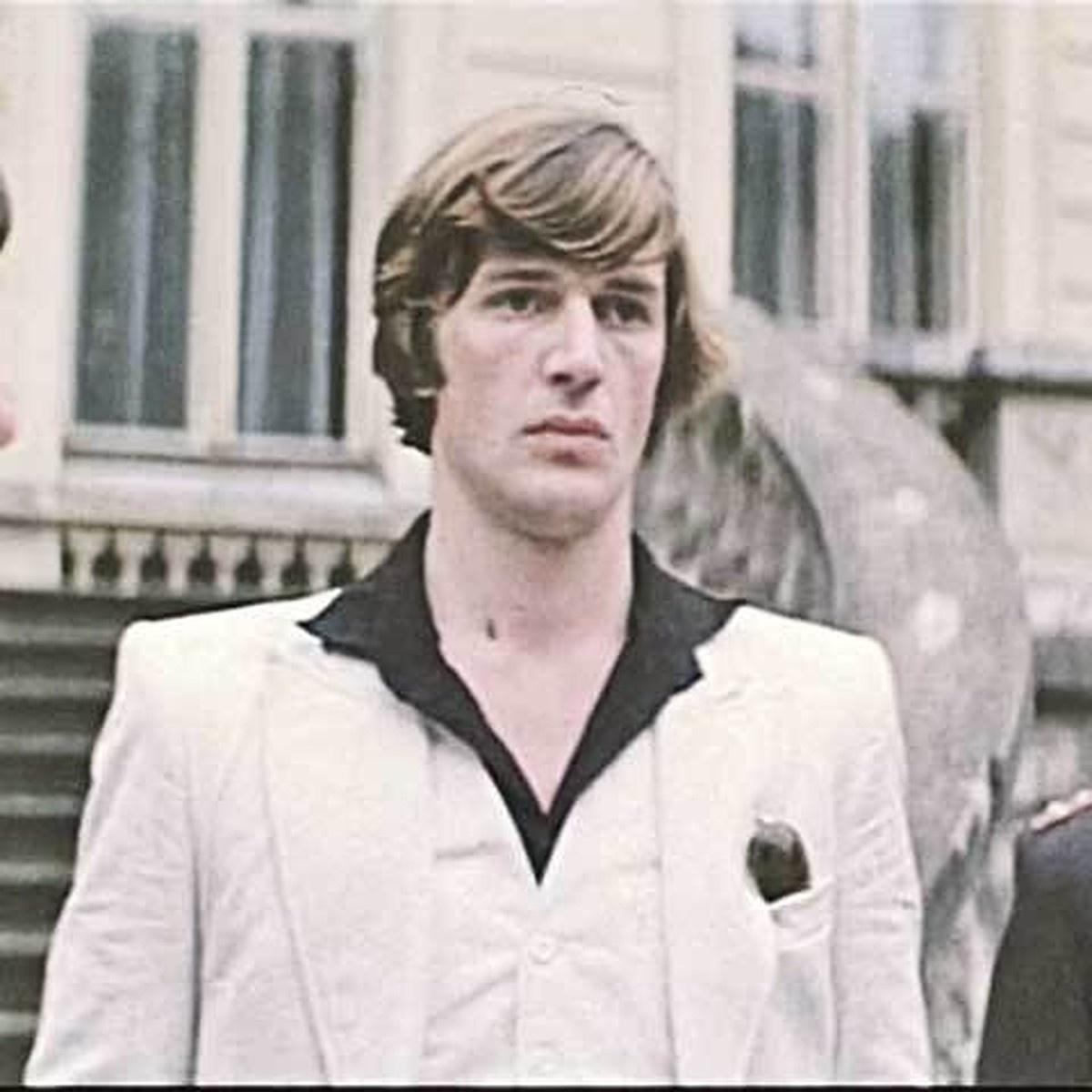 Он играл героев-любовников и рыцарей, но главной его ролью была роль человека, который спешит жить.