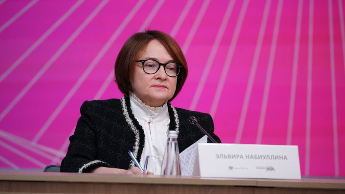 Новые ограничения на наличные введут с января 2026 года