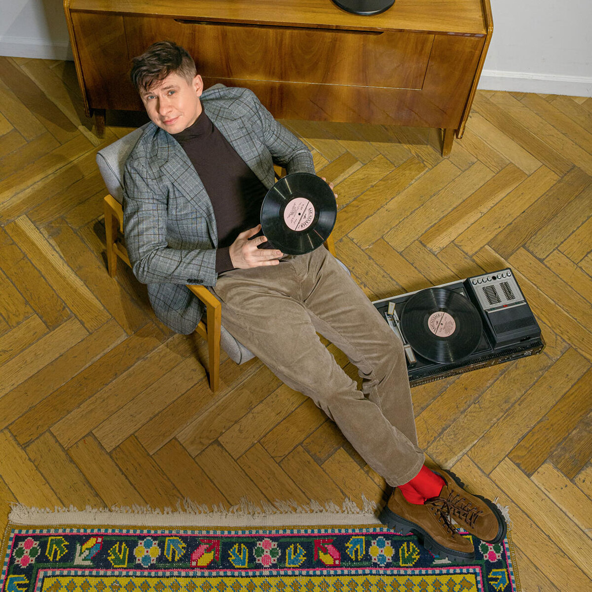    Пиджак, водолазка, брюки Albione, ботинки Principe di Bologna (No one) Филипп Гончаров