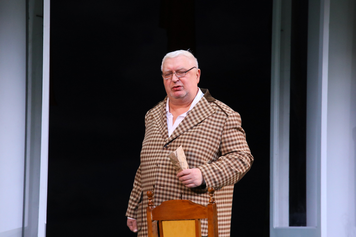 Александр Варавин в спекаткле "С вечера до полудня", 2025 г. Фото автора.