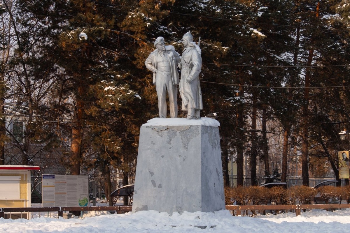 Памятник "Ленин и красноармеец"
Фото: Юлия Матреницкая, ИА AmurMedia