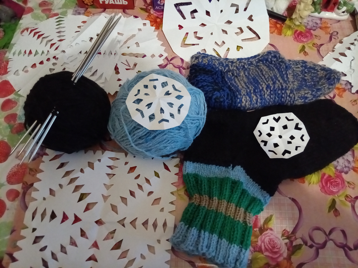 Вот такое фото вязально - новогоднее получилось . 