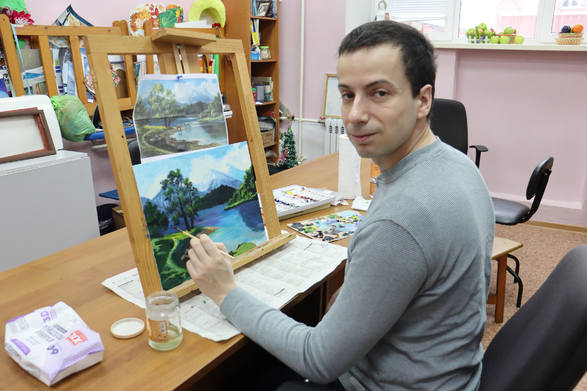 Антону всегда нравилось рисовать.