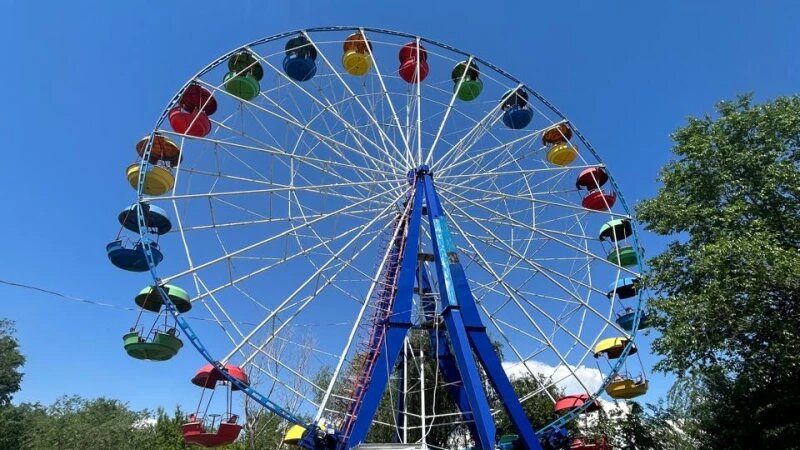     Колесо обозрения в Камне-на-Оби. РТС Тендер