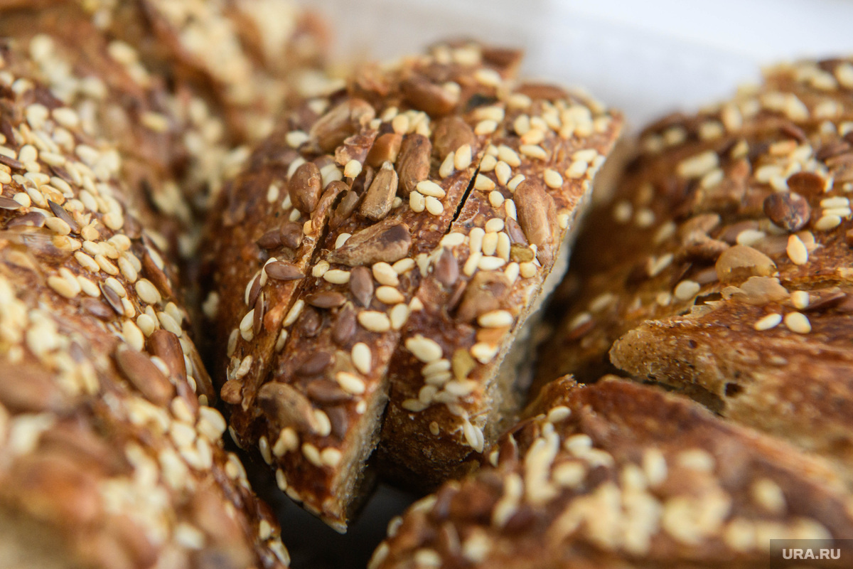 В завтрак можно добавить цельнозерновой хлеб. Фото: Илья Московец © URA.RU