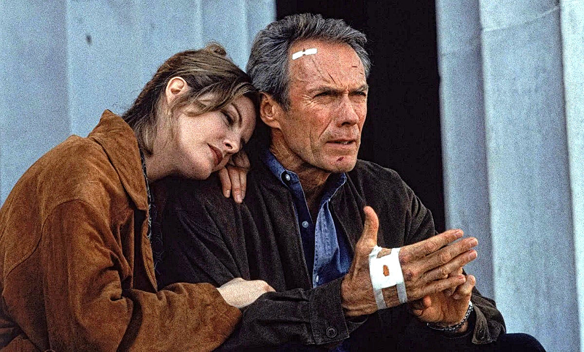 "- Уж ты бы лучше бы молчала бы / Накрылась премия в квартал! / Кто мне писал на службу жалобы? / Не ты?! Когда я их читал!"© Высоцкий. Про другое