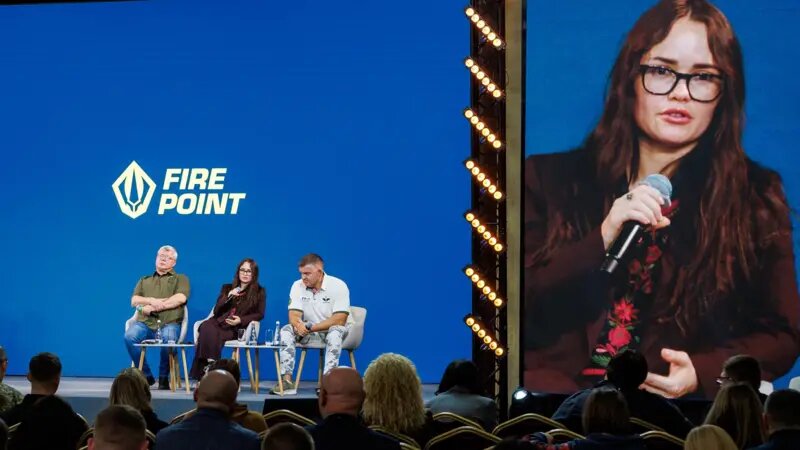 Руководители Fire Point на пресс-конференции в Киеве в конце ноября. Слева направо – совладелец и директор Егор Скалига, технический директор Ирина Терех, главный конструктор и совладелец Денис Штилерман