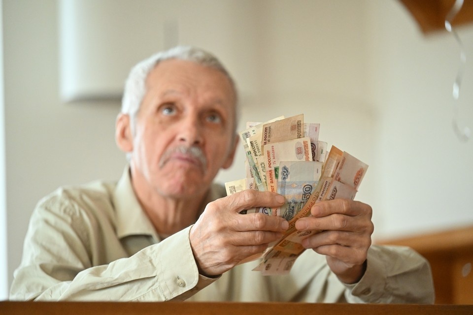    Пенсионеры получат деньги по графику Евгения ГУСЕВА