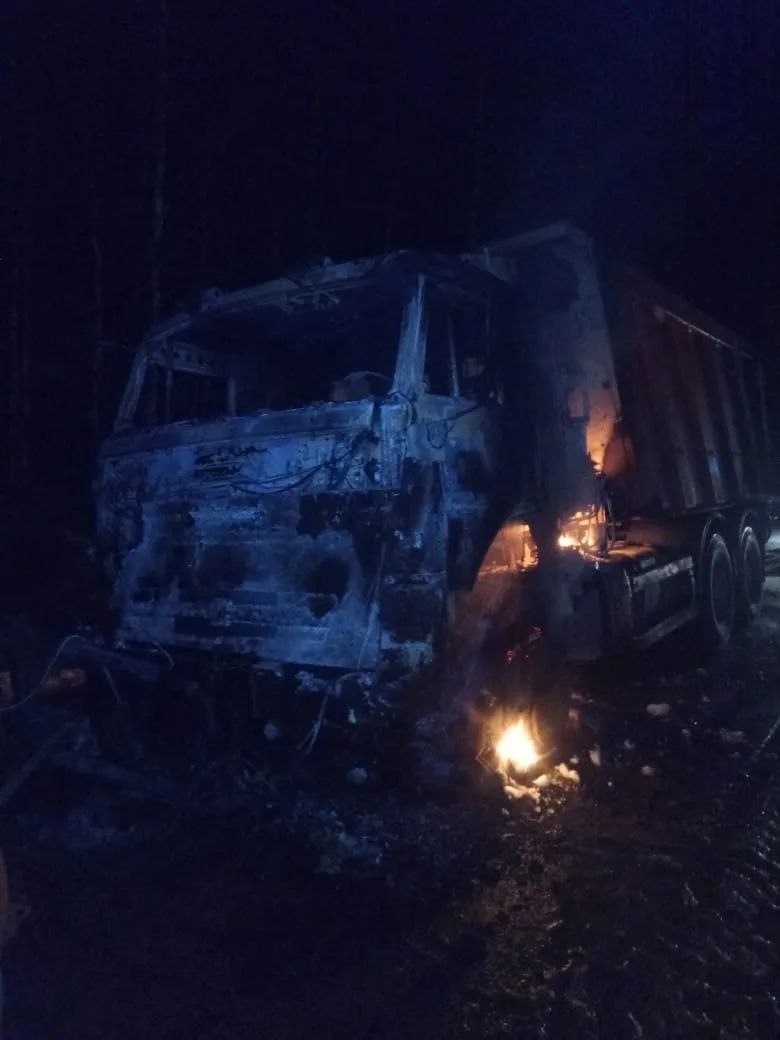    Камаз загорелся во время уборки дороги в Беломорском округе КарелииГосударственный Комитет Карелии По ОЖ и БН