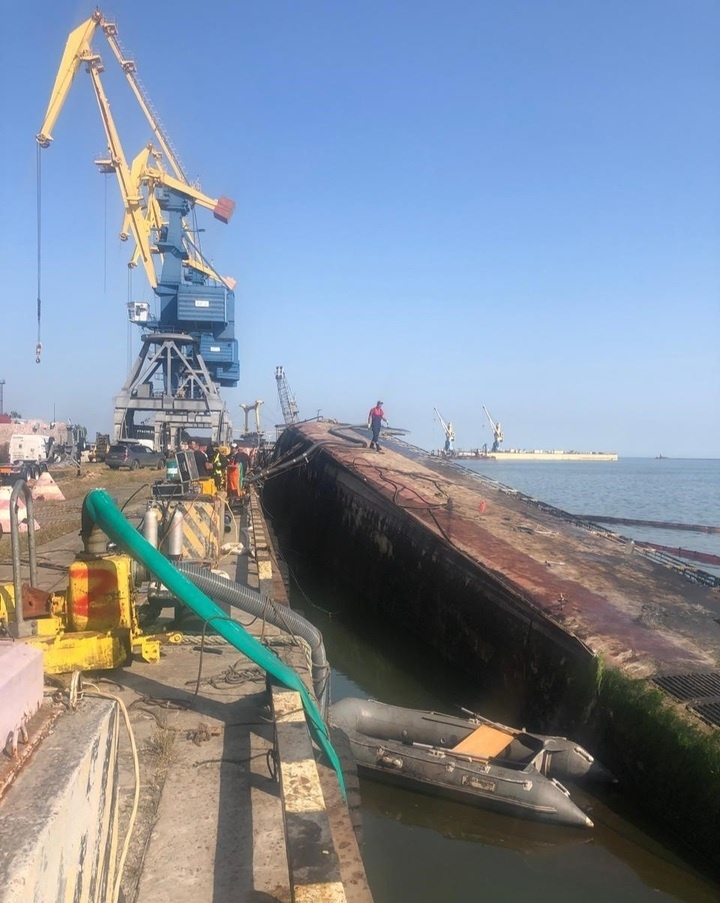     В процессе пробной продувки отсеков судно всплыло. Фото: РСУ «Орентекс».