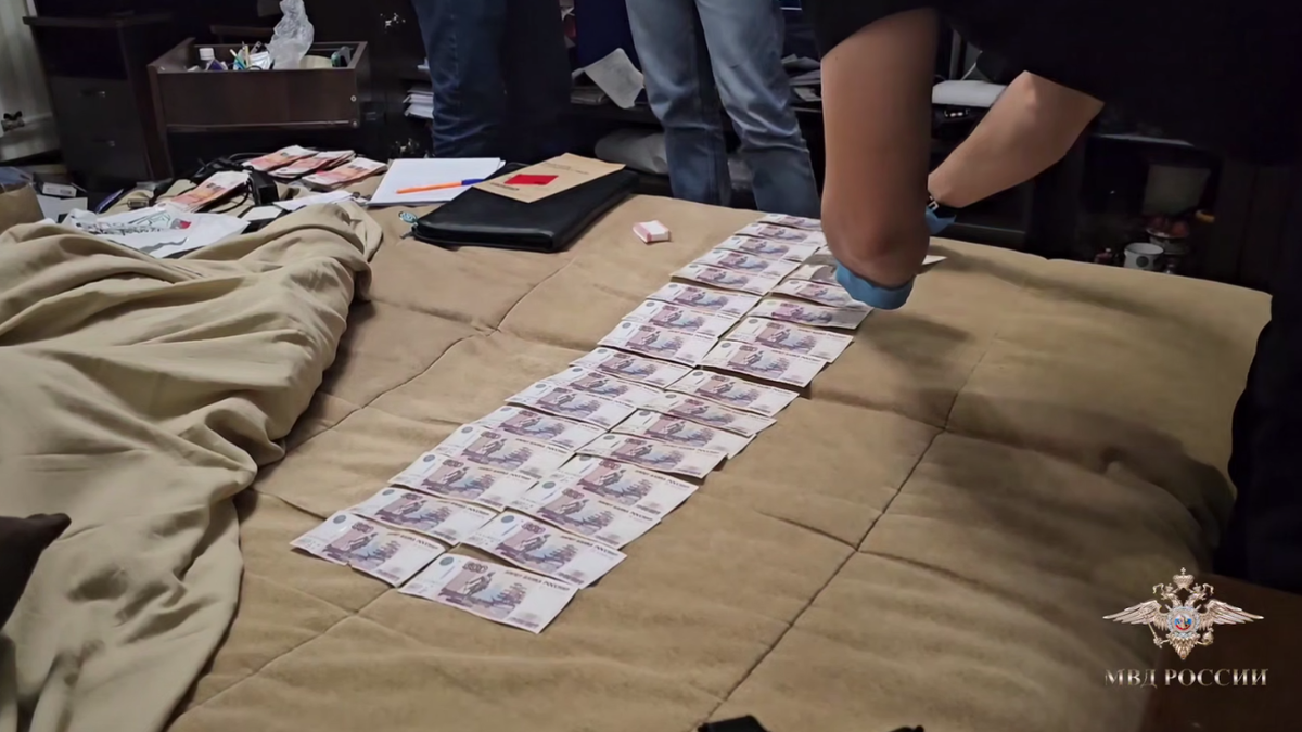    Полиция Сургута выявила банду, промышлявшую выводом преступно добытого «черного нала» в криптовалюту