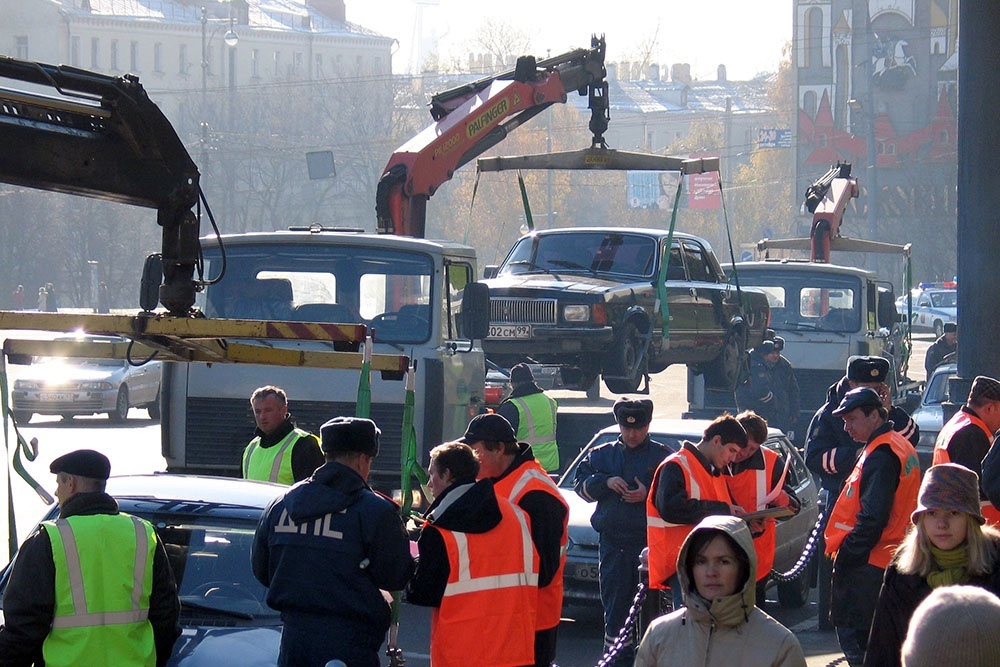    Причины - нарушение правил парковки, отсутствие или сокрытие номеров, стоянка в зоне действия запрещающих знаков. / Владимир Вяткин/ РИА Новости