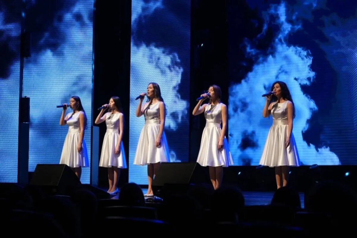    Десятки хабаровчан написали песни и стихи в честь героев России