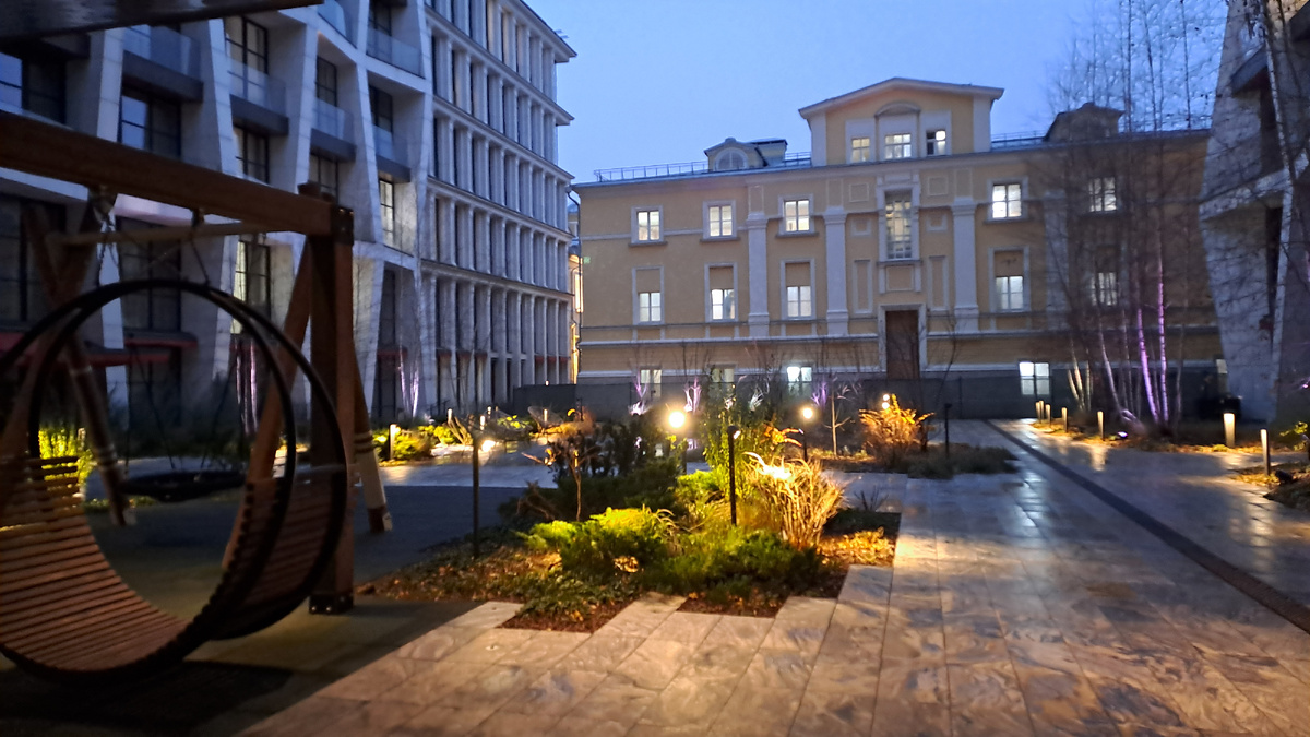 Московский элитный дворик. (просто для заставки)