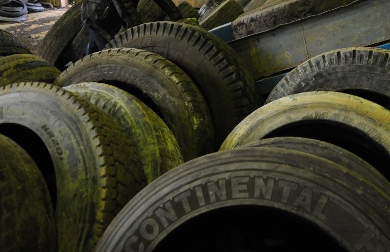    Шины относятся к отходам четвёртого класса опасности.