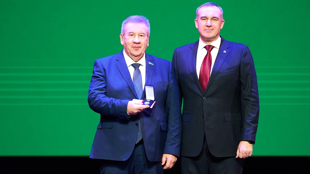    Борис Хохряков награждён знаком «Заслуженный труженик Югры»