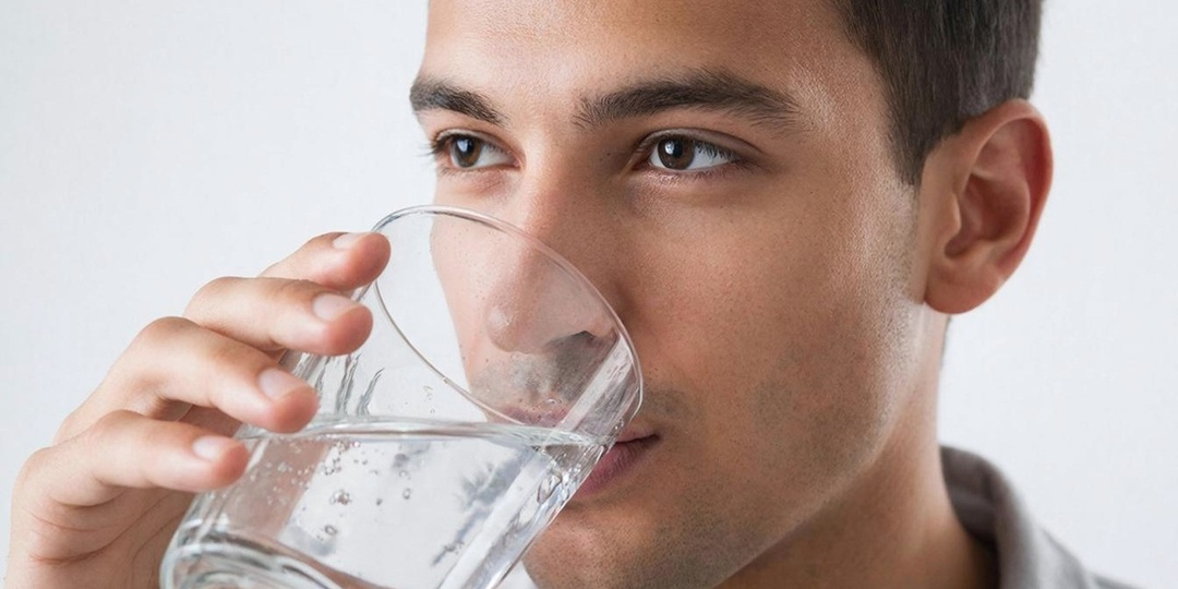 Почему нужна вода организму: 8 сигналов организма