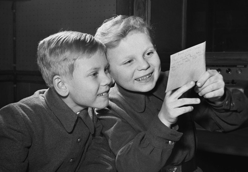 Зрители отправляли письма юным актёрам, а те радостно встречали свою всенародную славу. Фото: Pinterest