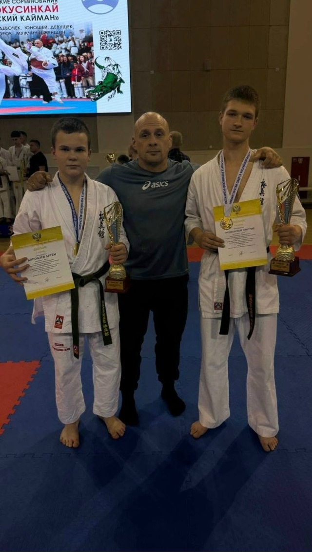 Артем Коноплев, Илья Шадрин и Дмитрий Поднебесный, всероссийский турнир «Самарский кайман», ноябрь 2025 г. / Фото со страницы И. Шадрина во «ВКонтакте»