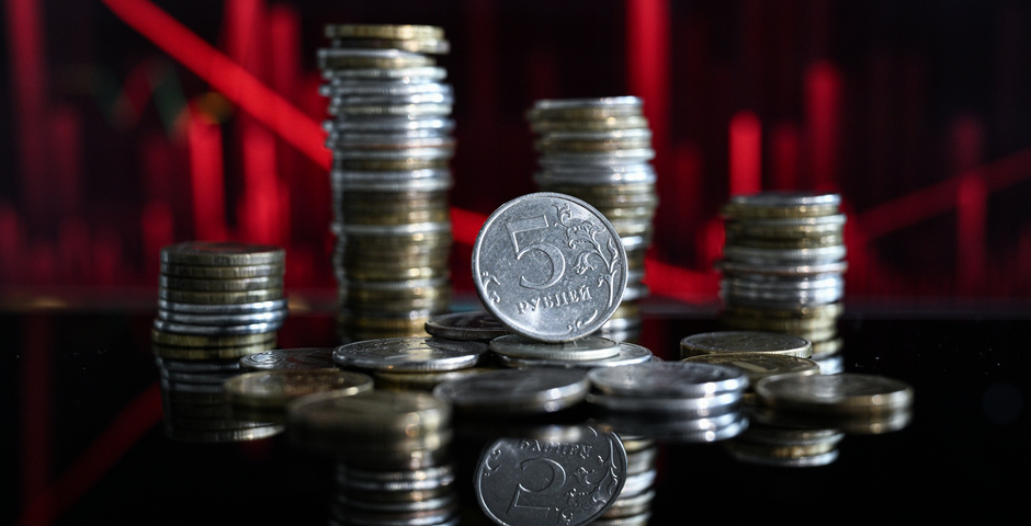 Аналитики назвали три сферы с самыми высокими медианными зарплатами в России